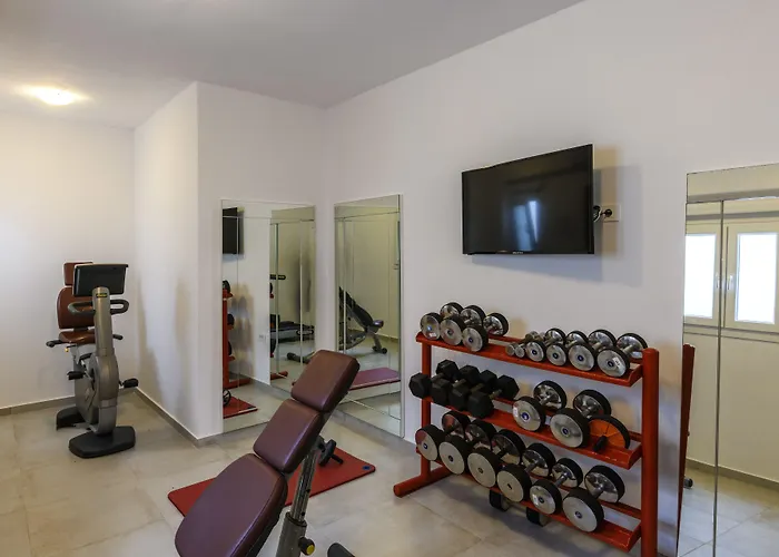 Mykonaki 3* أنو ميرا